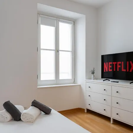Tra I Versi Di Saba In Centro A Apartamento Trieste